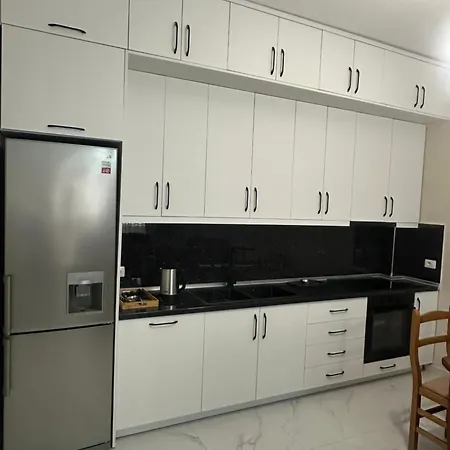 Roy Iii Apartman