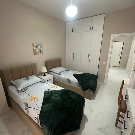 Apartment Roy Iii ,new Location *