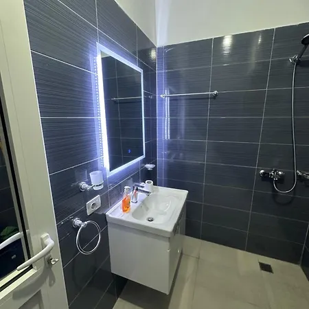 Roy Iii ,new Location Apartment Durres